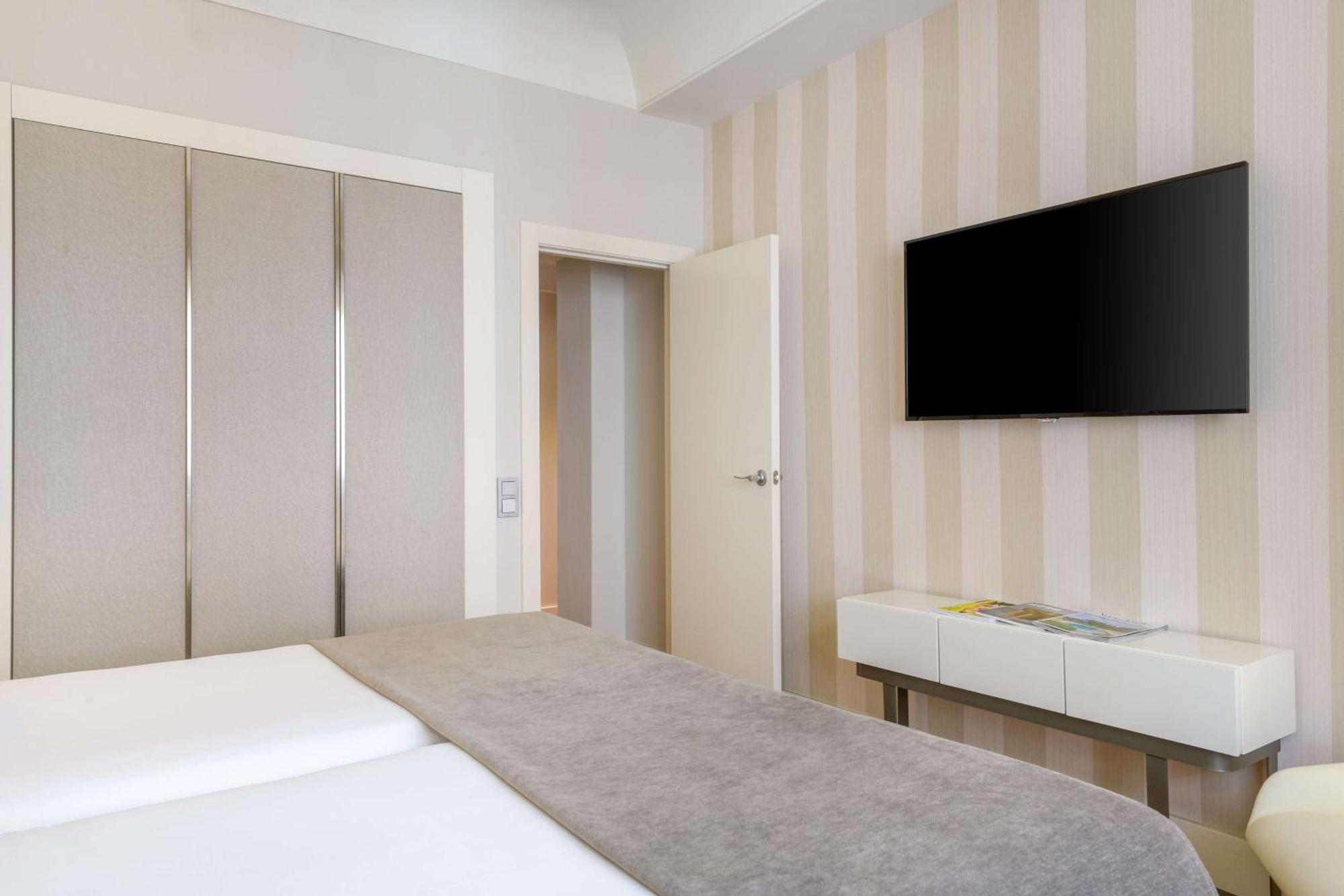 Nh Collection Madrid Colon Hotel Exterior photo